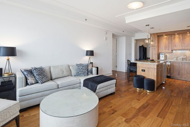 5 Renaissance Square 15C, White Plains, NY 10601