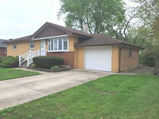 5517 W 83rd Place W, Burbank, IL 60459