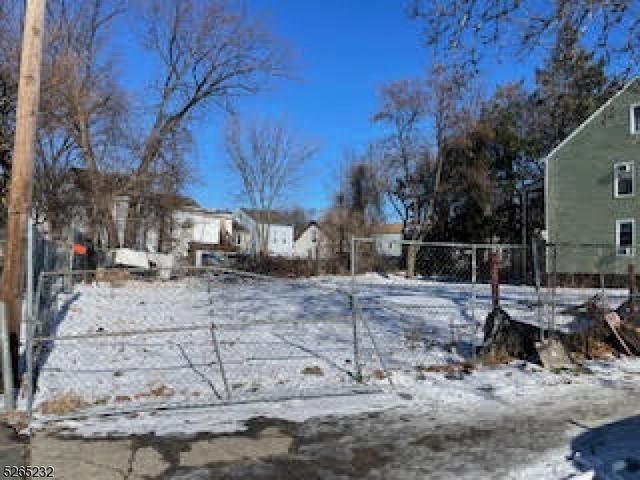 24 N Straight St, Paterson City, NJ 07522