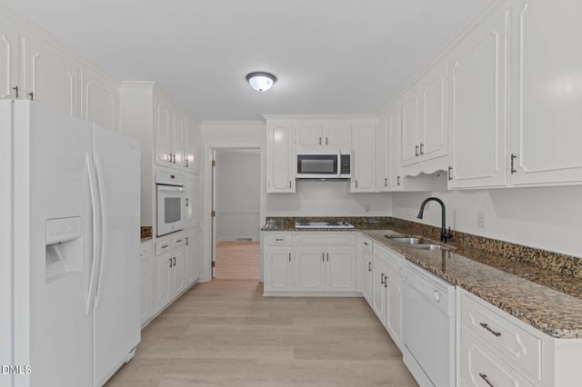 3216 Stoneyford Court, Raleigh, NC 27603