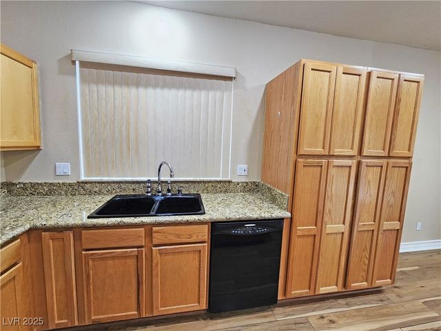 5561 Carrara Pointe Street, Pahrump, NV 89061