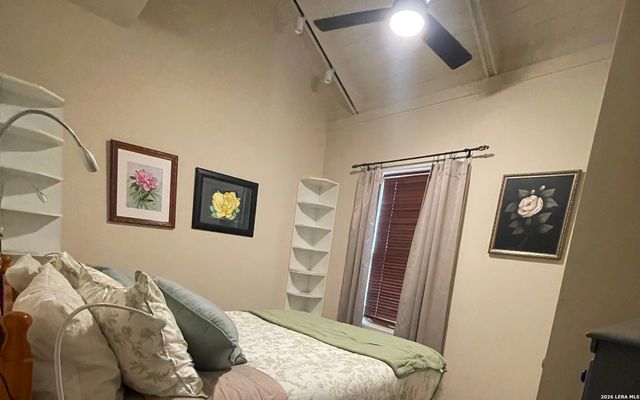 630 E Guenther St, San Antonio, TX 78210