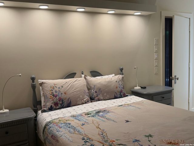 630 E Guenther St, San Antonio, TX 78210