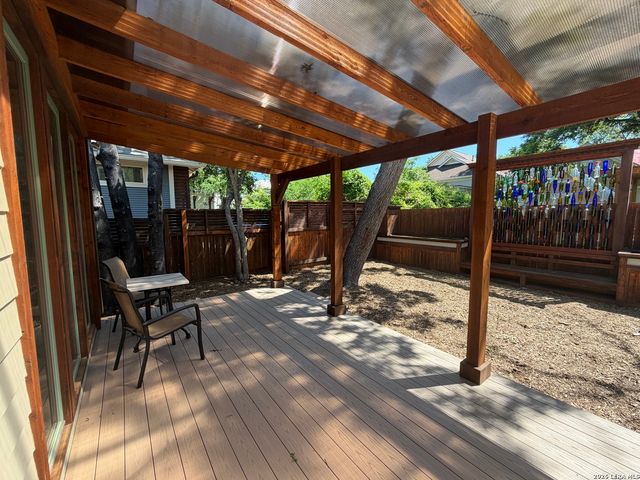 630 E Guenther St, San Antonio, TX 78210