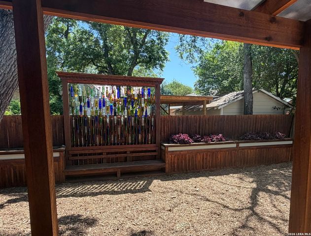630 E Guenther St, San Antonio, TX 78210