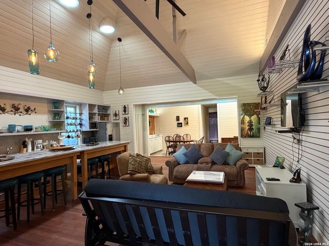 630 E Guenther St, San Antonio, TX 78210