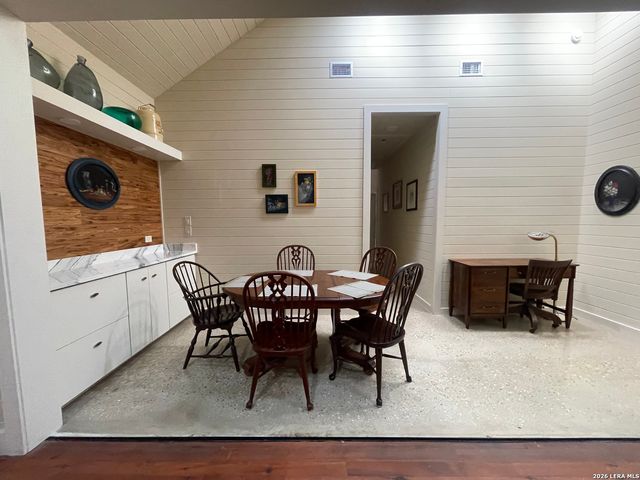 630 E Guenther St, San Antonio, TX 78210