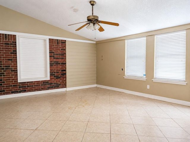 1643 County Road 540, Alvin, TX 77511