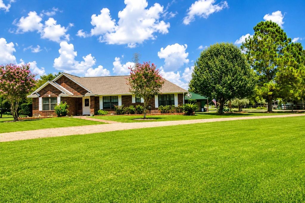 1643 County Road 540, Alvin, TX 77511