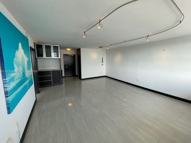 5313 Collins Ave 1004, Miami Beach, FL 33140