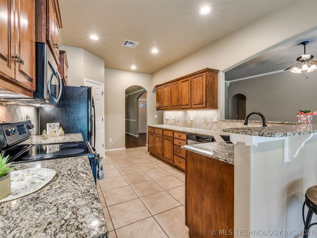 7521 E Galveston Street, Broken Arrow, OK 74014
