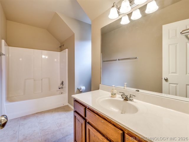 7521 E Galveston Street, Broken Arrow, OK 74014