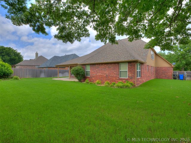 7521 E Galveston Street, Broken Arrow, OK 74014