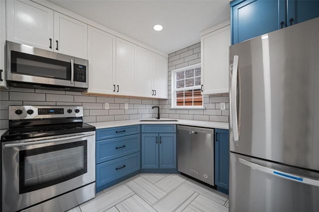 800 Spicewood Court, Irving, TX 75063