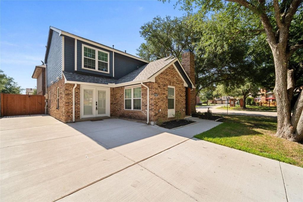 800 Spicewood Court, Irving, TX 75063