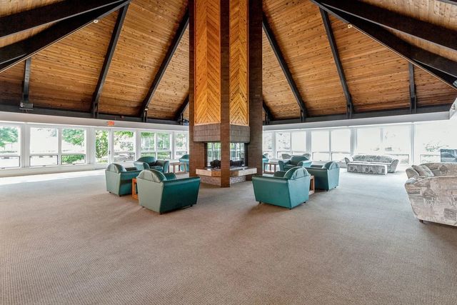 1375 Rebecca Drive 213, Hoffman Estates, IL 60169