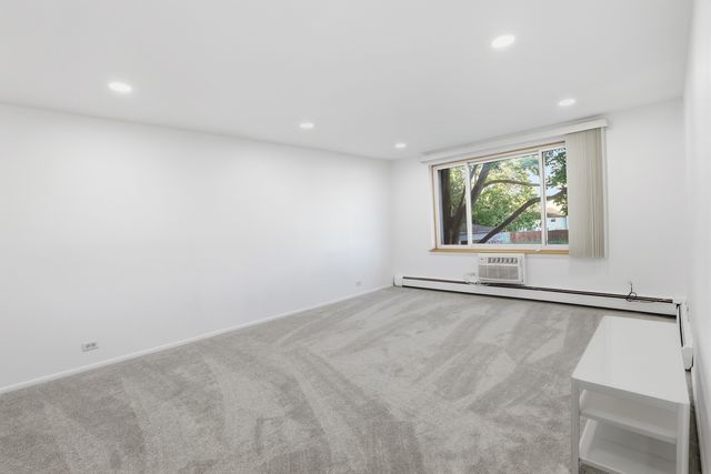 1375 Rebecca Drive 213, Hoffman Estates, IL 60169