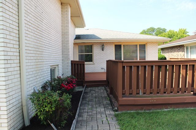 11107 Kingston Street, Westchester, IL 60154