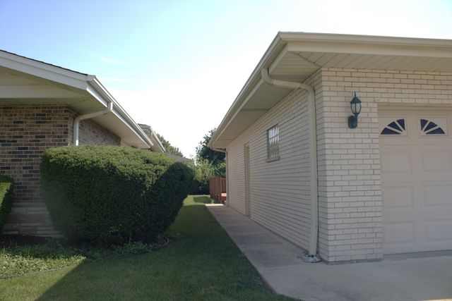 11107 Kingston Street, Westchester, IL 60154