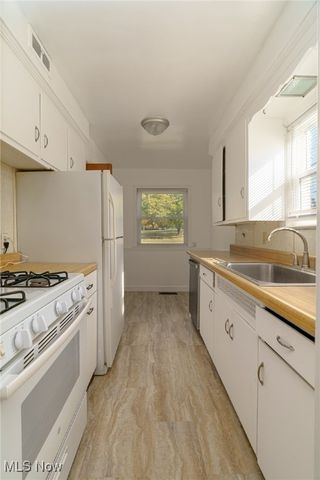 4880 Anderson Road, Lyndhurst, OH 44124