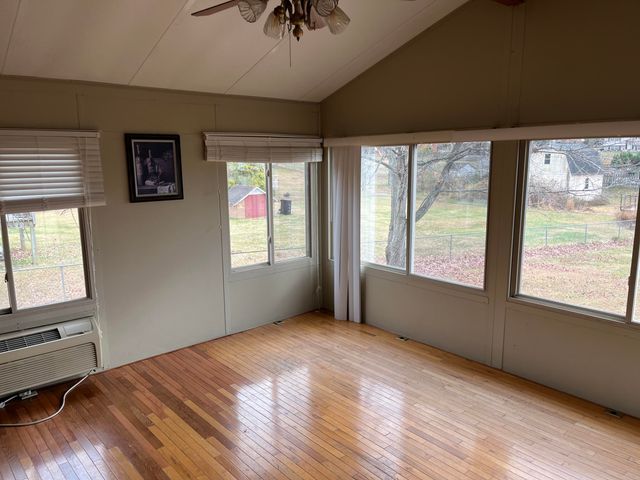 525 Hedgelawn AVE, Roanoke, VA 24019