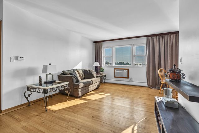 8245 W Belmont Avenue 4B, River Grove, IL 60171