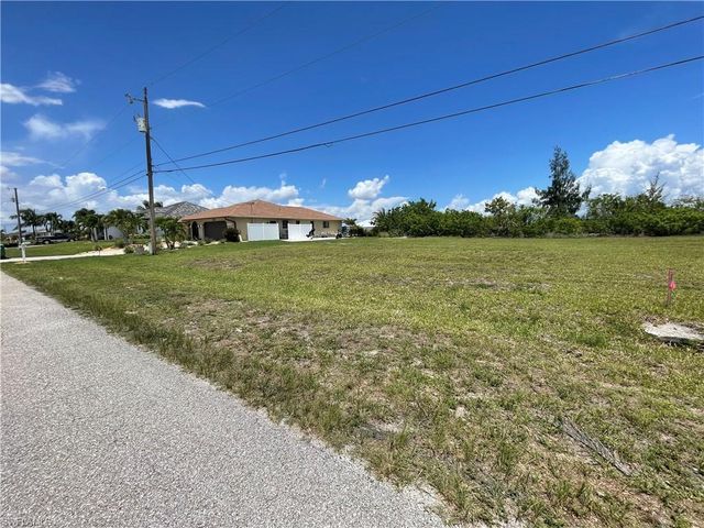 825 NW 33rd PL, Cape Coral, FL 33993