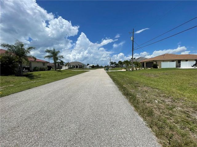825 NW 33rd PL, Cape Coral, FL 33993