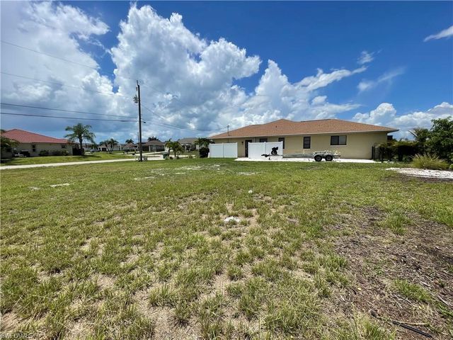 825 NW 33rd PL, Cape Coral, FL 33993