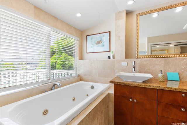 347 Kawaihae Street C, Honolulu, HI 96825