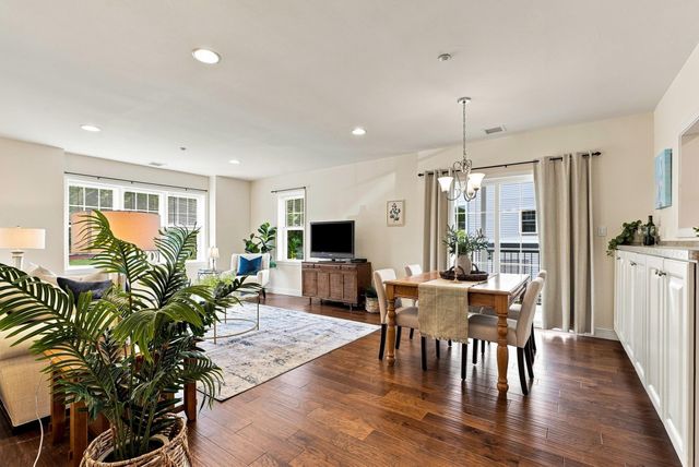 2201 Briarwood Village 2201, Clinton, MA 01510