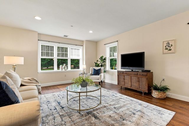 2201 Briarwood Village 2201, Clinton, MA 01510