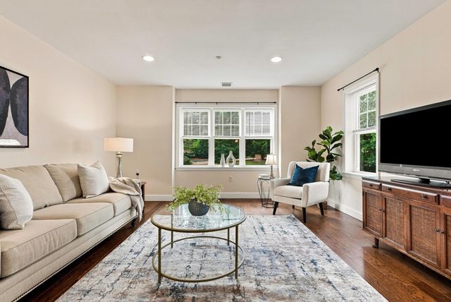 2201 Briarwood Village 2201, Clinton, MA 01510