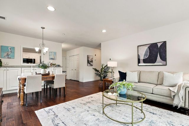 2201 Briarwood Village 2201, Clinton, MA 01510