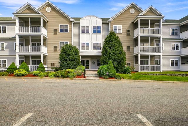 2201 Briarwood Village 2201, Clinton, MA 01510