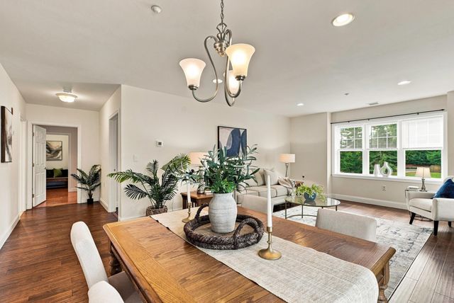 2201 Briarwood Village 2201, Clinton, MA 01510