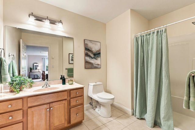 2201 Briarwood Village 2201, Clinton, MA 01510