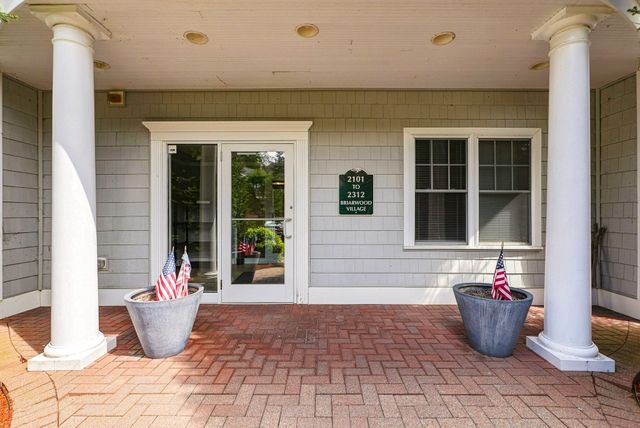 2201 Briarwood Village 2201, Clinton, MA 01510