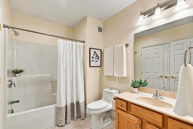 2201 Briarwood Village 2201, Clinton, MA 01510