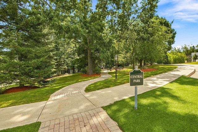 2201 Briarwood Village 2201, Clinton, MA 01510
