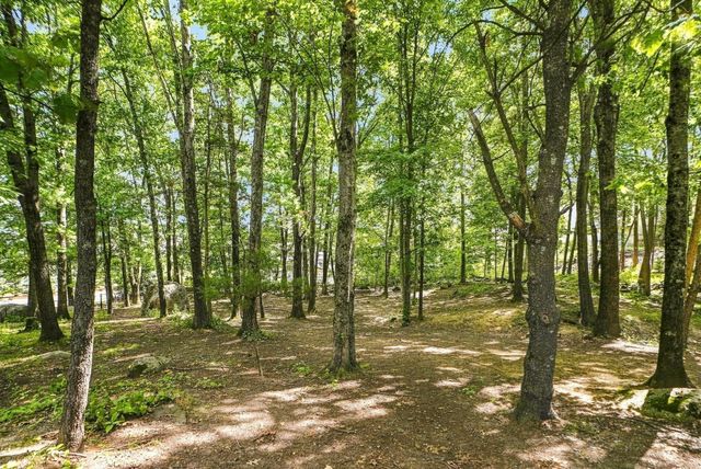2201 Briarwood Village 2201, Clinton, MA 01510