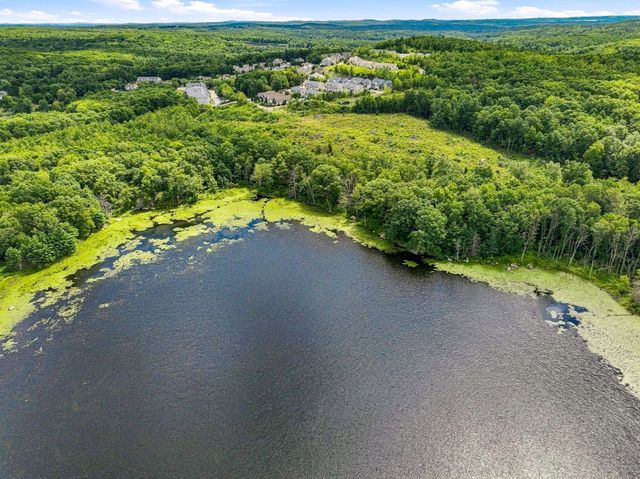 2201 Briarwood Village 2201, Clinton, MA 01510