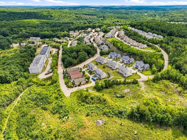 2201 Briarwood Village 2201, Clinton, MA 01510