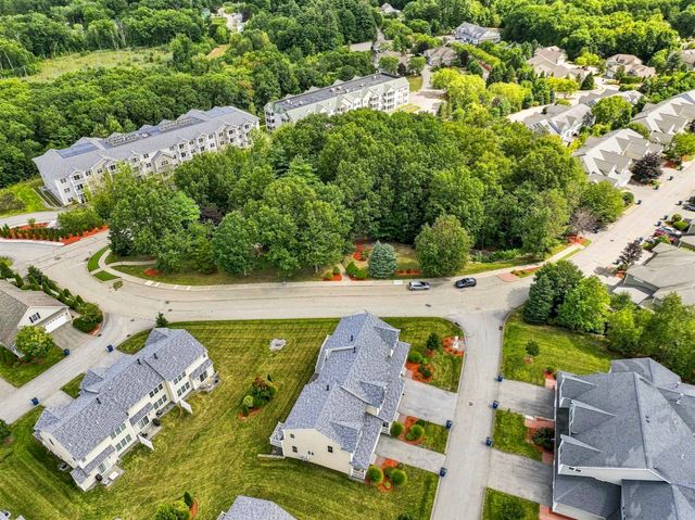 2201 Briarwood Village 2201, Clinton, MA 01510