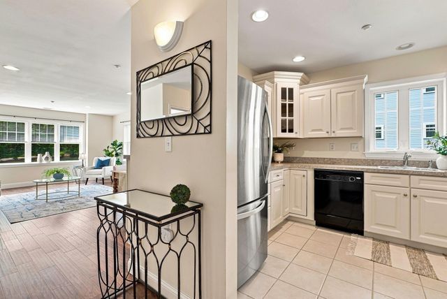 2201 Briarwood Village 2201, Clinton, MA 01510