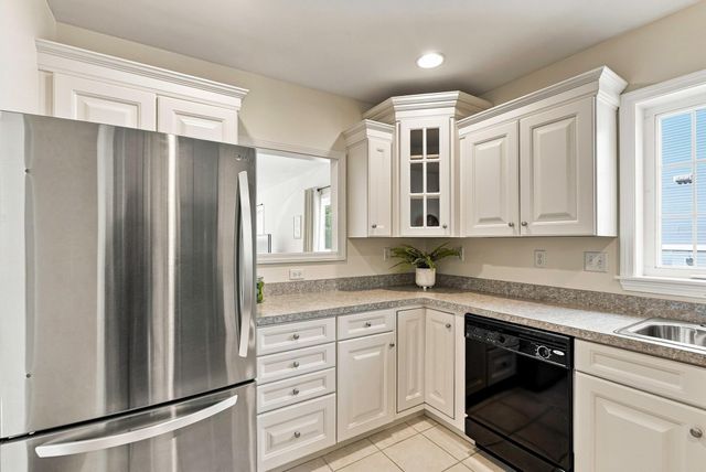 2201 Briarwood Village 2201, Clinton, MA 01510