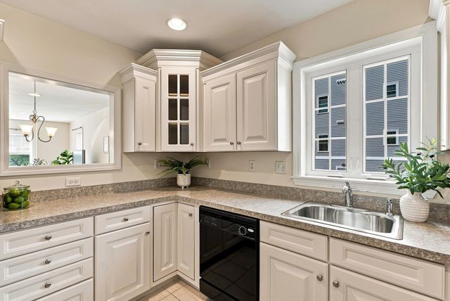 2201 Briarwood Village 2201, Clinton, MA 01510