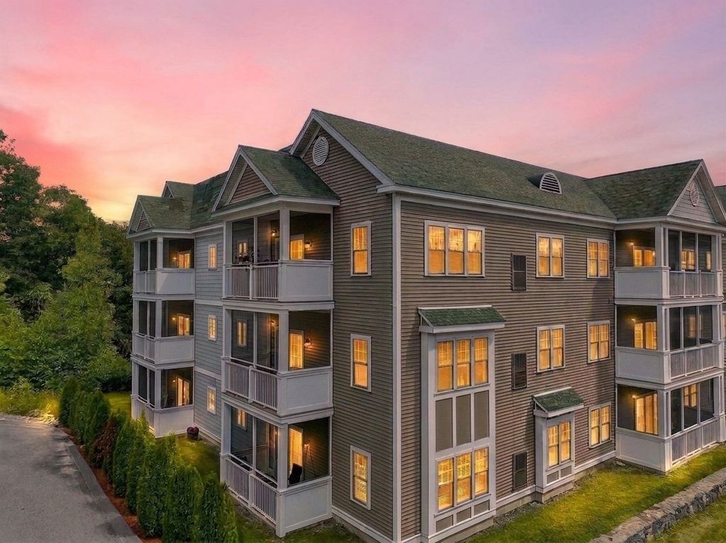 2201 Briarwood Village 2201, Clinton, MA 01510