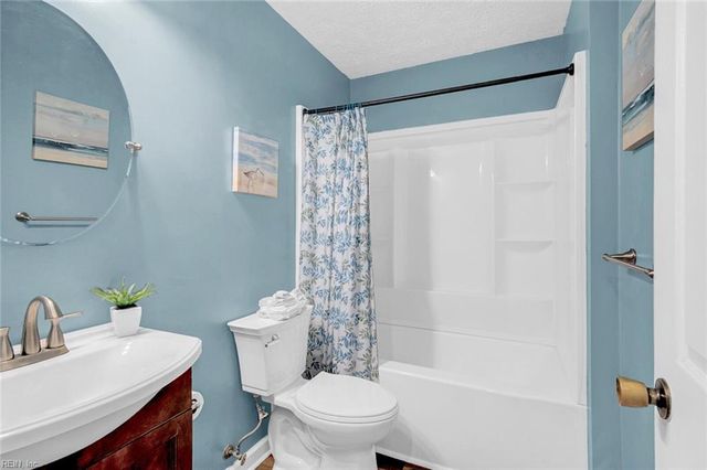 12189 Smiths Neck RD, Carrollton, VA 23314