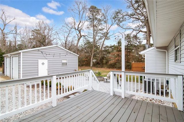 12189 Smiths Neck RD, Carrollton, VA 23314